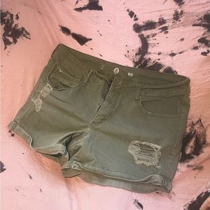 Size 17 Juniors SO Midi Navy Green Shorts​